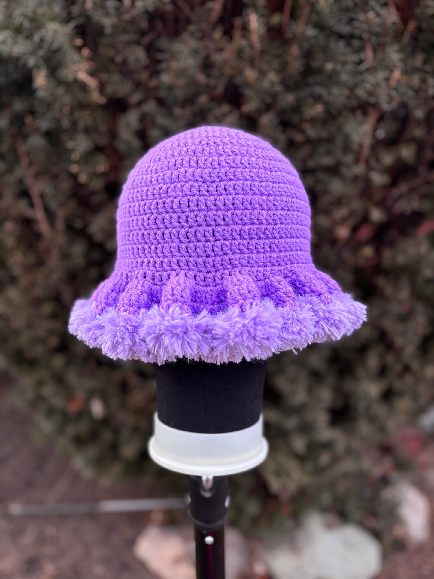 Fluffy Brim Ruffle Hat